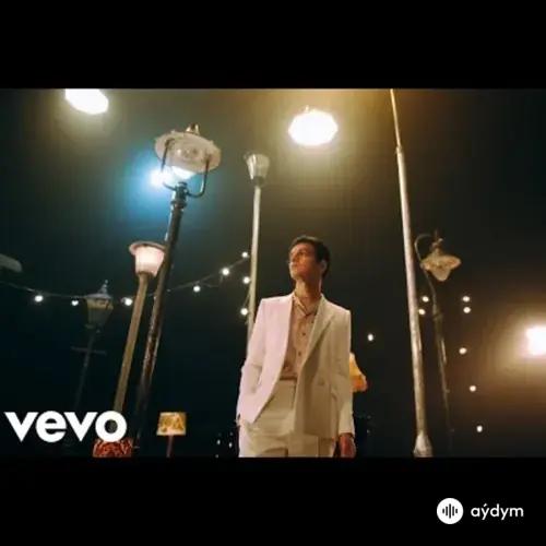 Jamie Cullum - Hang Your Lights 