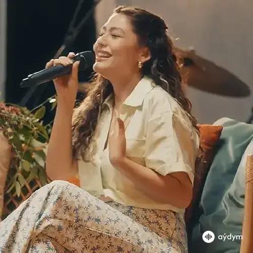 Sila Şahin - Yıldız Tilbe Potpori I (Akustik)