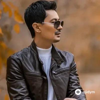 Röwşen Ýoldaşow - Saçlaryň Gara