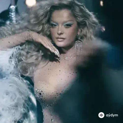 Bebe Rexha - Heart Wants What It Wants