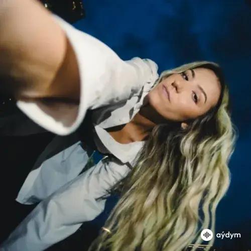 Mackenzie Arromba - Underwater