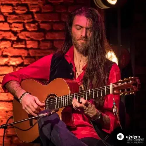 Estas Tonne