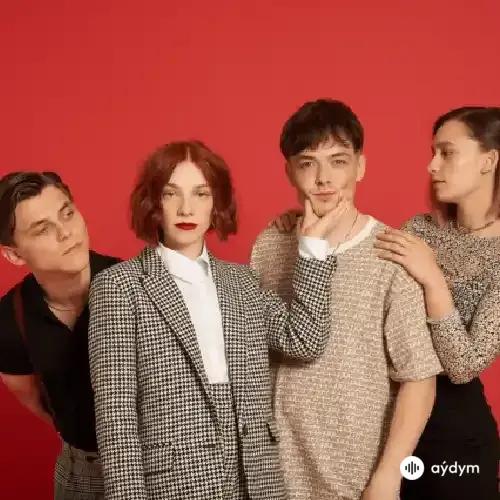 Sophie And The Giants 