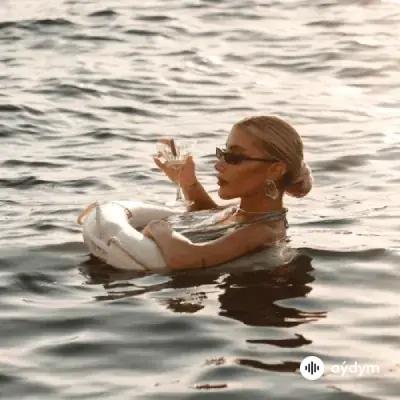 Irem Derici - Gidelim Mi Buralardan