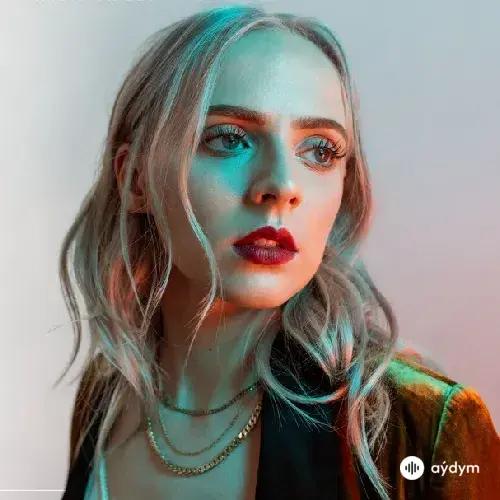 Madilyn  Bailey