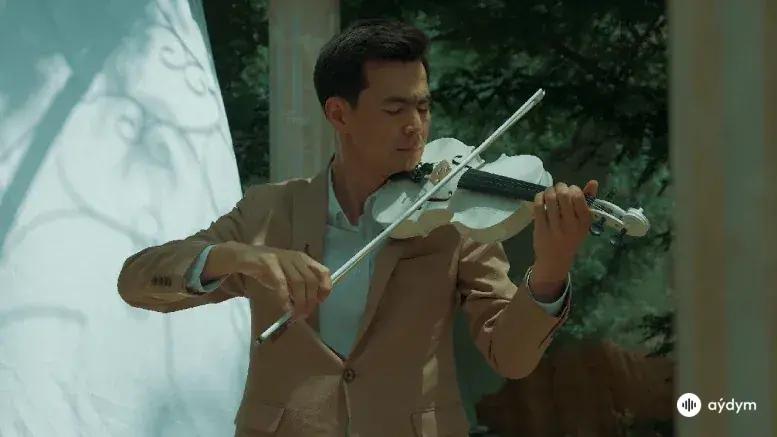 Umutsuz Aşk  (Yalı Çapkını)