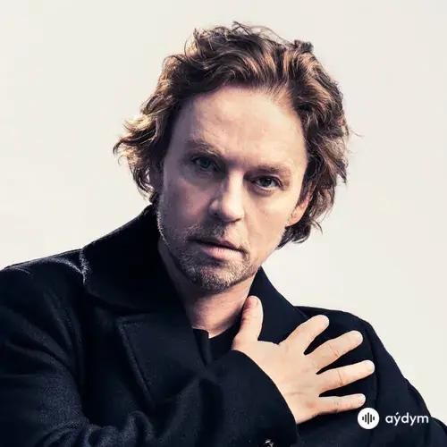 Darren  Hayes