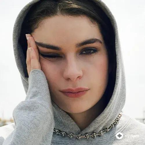 Adèle  Castillon-Videoclub  - Impala