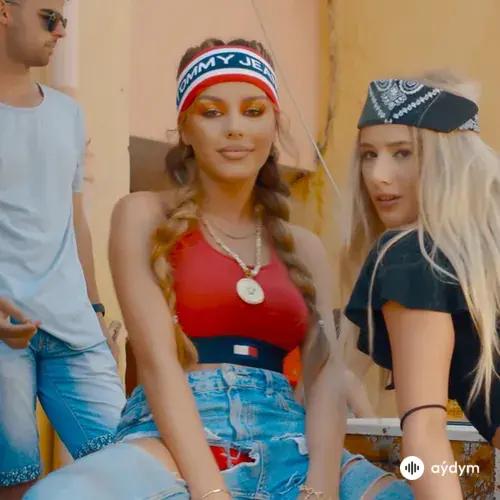 Tayna -Cricket  - Caliente