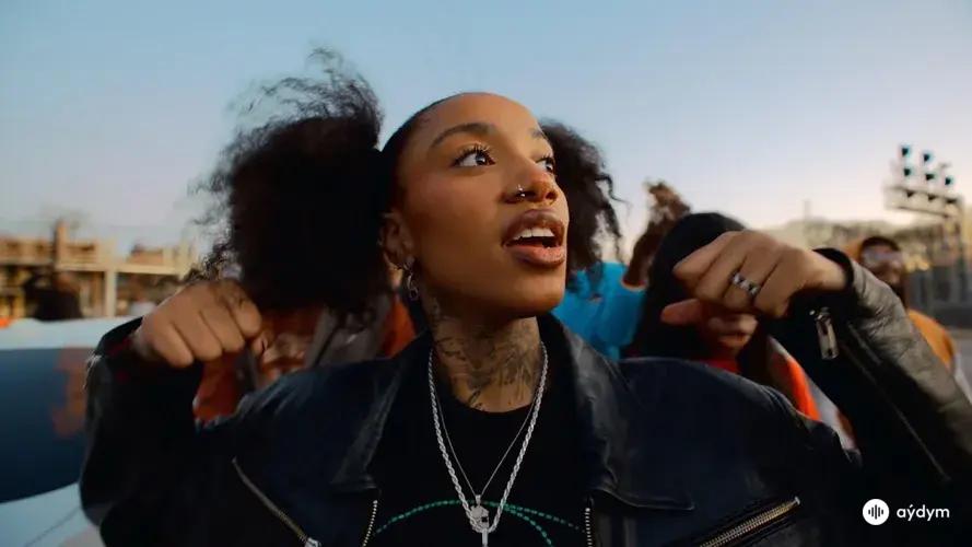 Uh Huh (Official Music Video)