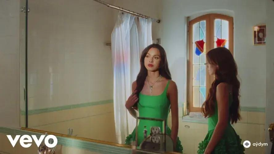 Deja Vu (Official Video)