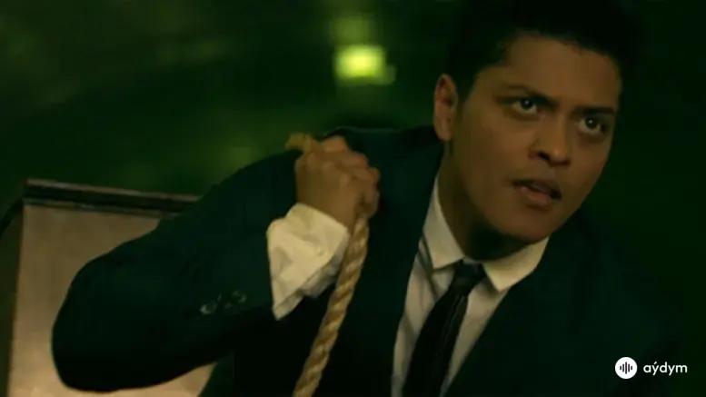 Grenade (Official Music Video)