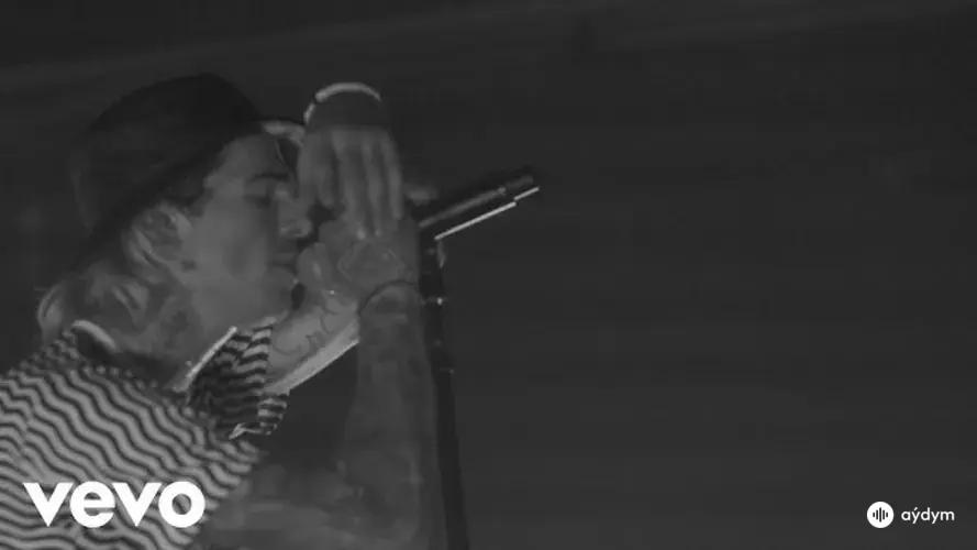 Cinnamon (Official Lyric Video)