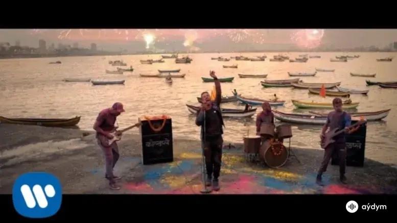 Hymn For The Weekend (Official Video)