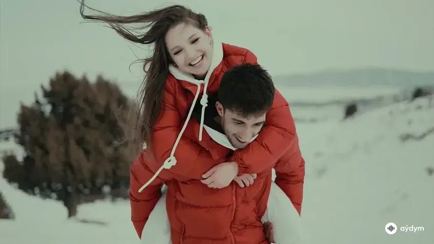 Söýüp Başladym (Love Story)