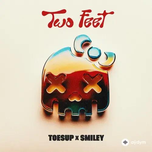 TOESUP-Smiley - Two Feet