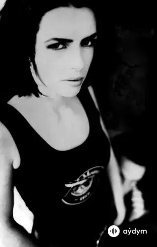 Toni Halliday
